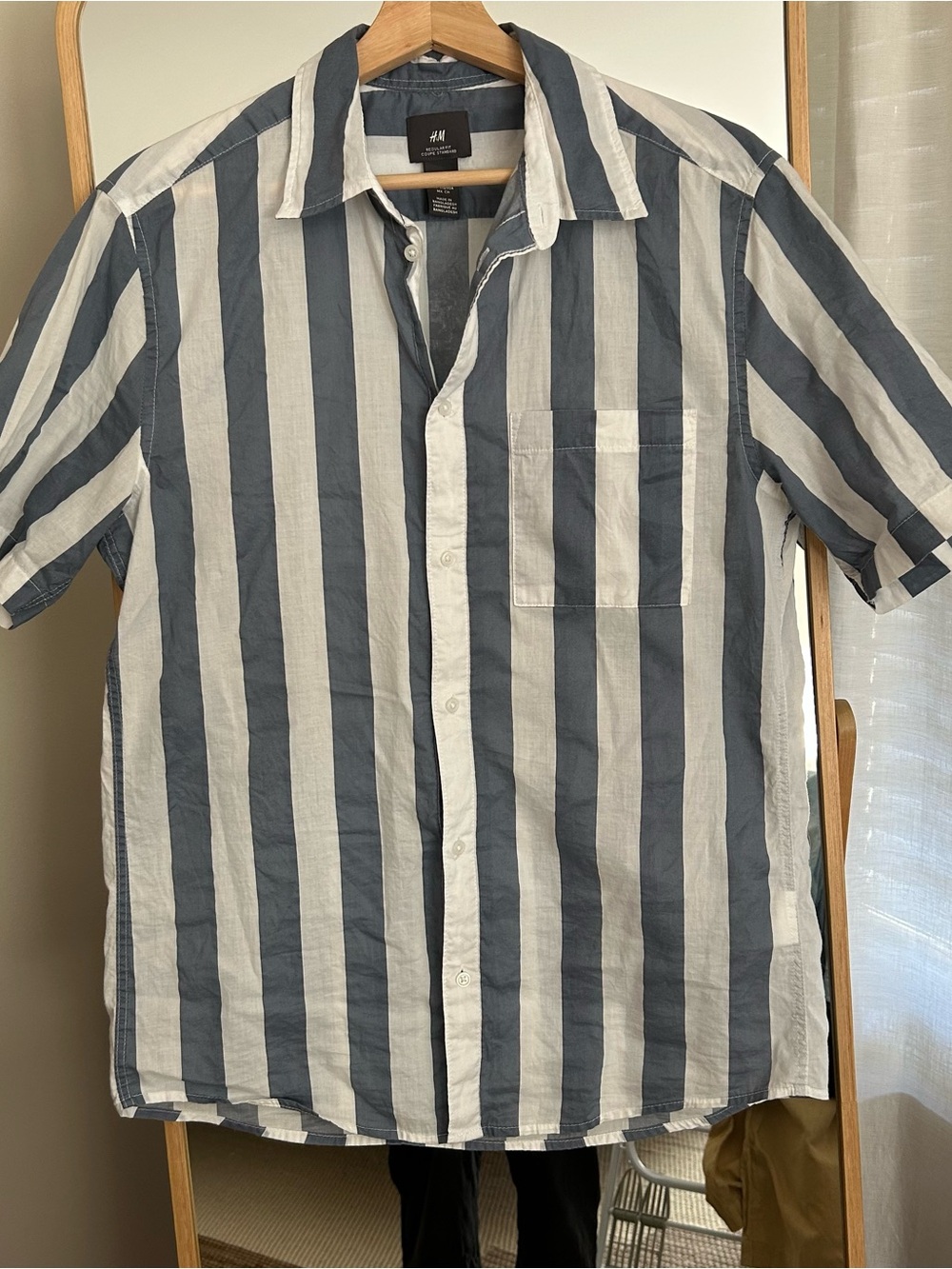H&M Men’s Blue and White Vertical Stripe Short-Sleeve Button-Up Shirt